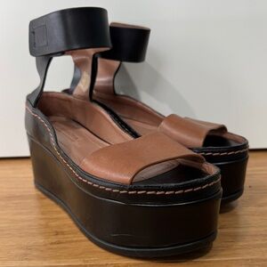 BCBGMAXAZRIA COLOR-BLOCK PLATFORM SANDALS